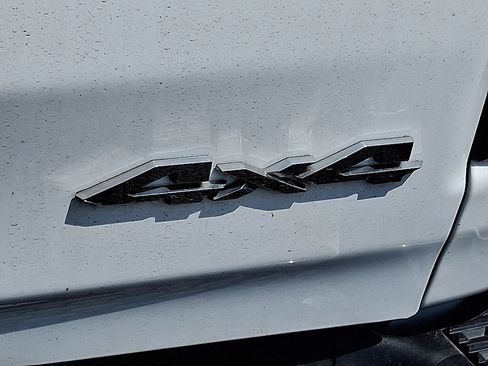 Used 2025 RAM 1500 Laramie AWD/4WD image 12