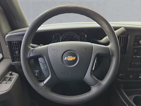 Used 2015 Chevrolet Express 2500 RWD image 13