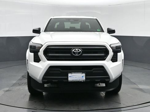 Used 2025 Toyota Tacoma SR image 2