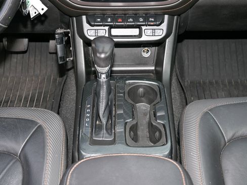 Used 2022 GMC Canyon AT4 image 23