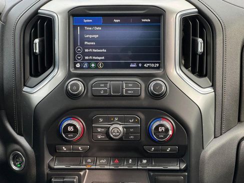 Used 2021 Chevrolet Silverado 1500 LT image 13