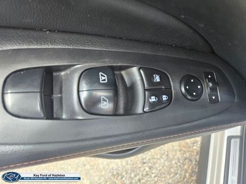 Used 2020 Nissan Pathfinder SL AWD/4WD image 22