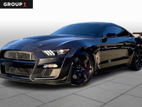 Used 2022 Ford Mustang Shelby GT500 w/ Carbon Fiber Track Pack image 1