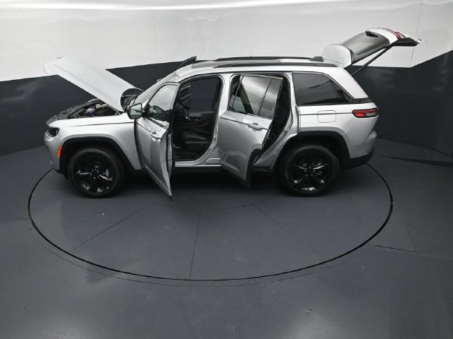 New 2026 Jeep Grand Cherokee Limited w/ Limited Altitude Package AWD/4WD image 27