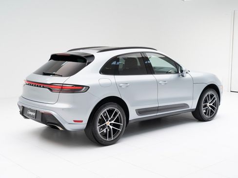 Certified 2025 Porsche Macan AWD/4WD image 9