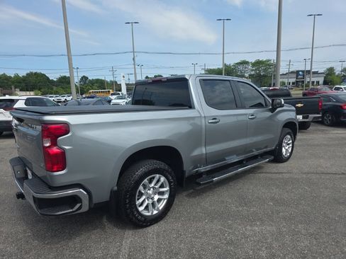 Used 2024 Chevrolet Silverado 1500 LT AWD/4WD image 5