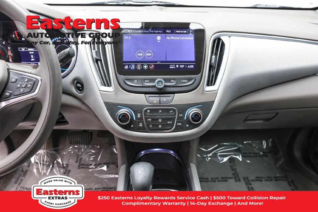 Used 2023 Chevrolet Malibu LT FWD image 13