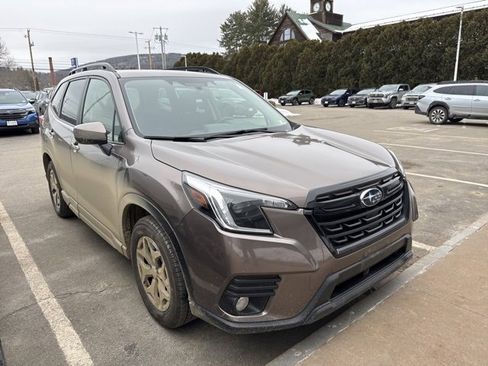 Used 2022 Subaru Forester Premium image 2