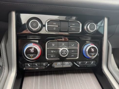 Used 2022 GMC Yukon XL Denali AWD/4WD image 21