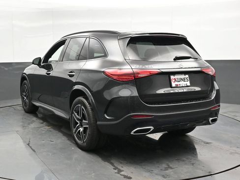 Used 2025 Mercedes-Benz GLC 300 4MATIC image 9