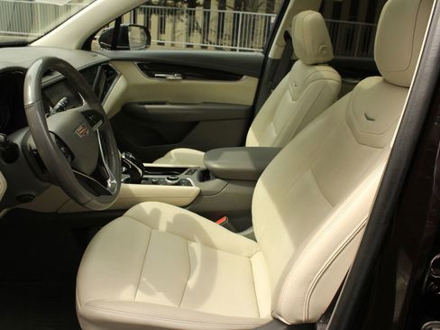 Used 2021 Cadillac XT6 Premium Luxury image 14