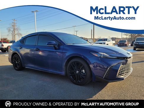 Used 2025 Toyota Camry SE w/ Convenience Package image 1