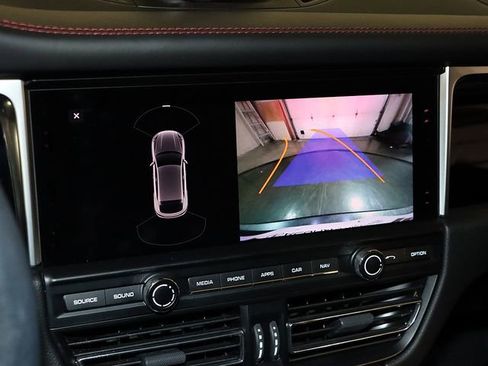 Used 2020 Porsche Macan image 20