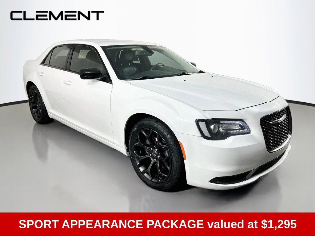 Used 2019 Chrysler 300 Touring w/ Sport Appearance Package RWD image 3