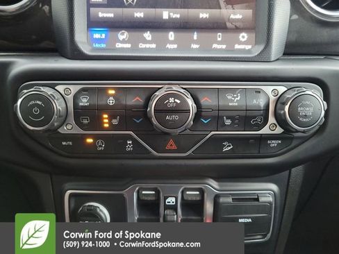 Used 2019 Jeep Wrangler Unlimited Sahara image 33