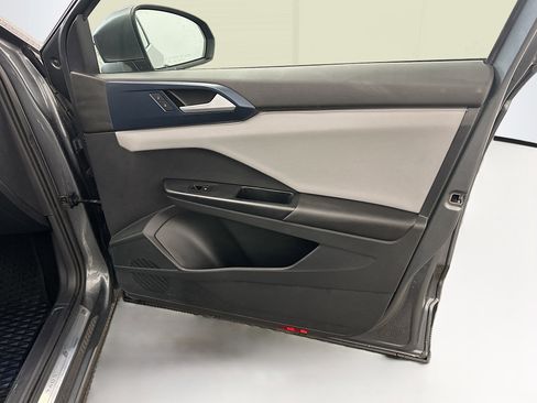 Used 2023 Volkswagen Taos SE w/ Panoramic Sunroof Package AWD/4WD image 34