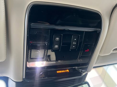 Used 2023 Land Rover Range Rover Long Wheelbase Autobiography image 24