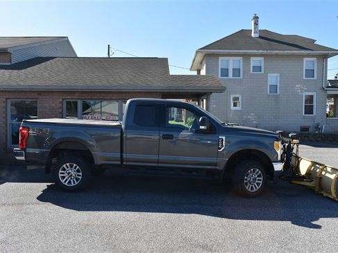 Used 2017 Ford F250 XLT w/ Snow Plow Prep Package AWD/4WD image 3