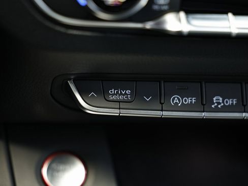 Used 2024 Audi SQ5 Premium Plus w/ Premium Plus Package image 38