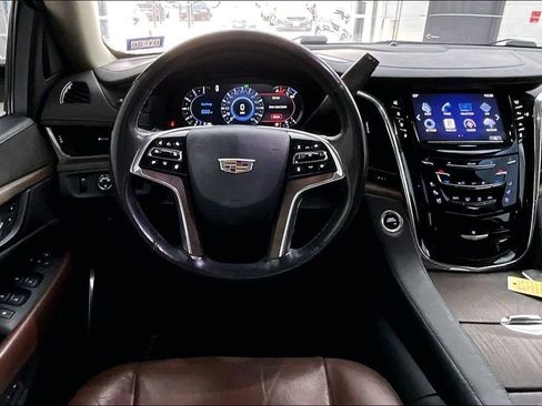 Used 2016 Cadillac Escalade Premium image 7