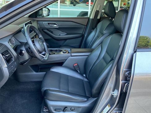 Certified 2021 Nissan Rogue SV w/ Premium Package AWD/4WD image 18