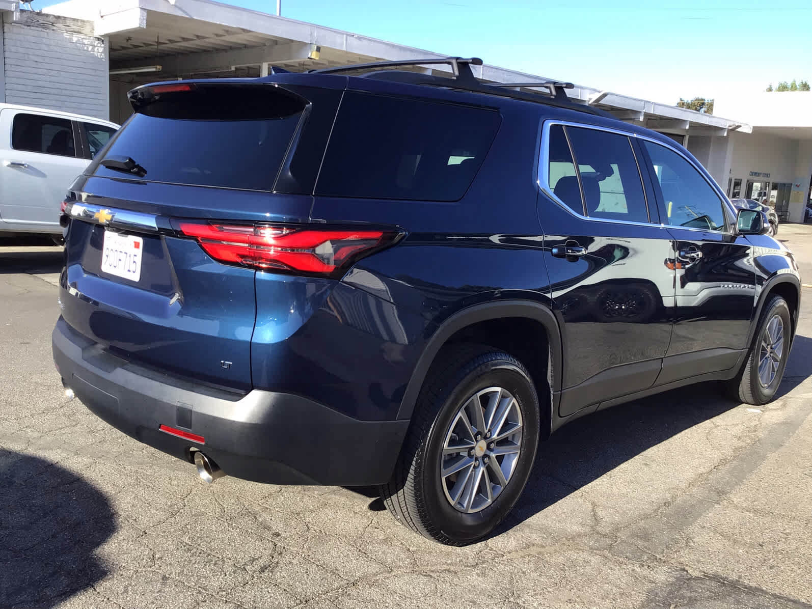 Used 2023 Chevrolet Traverse LT FWD image 3