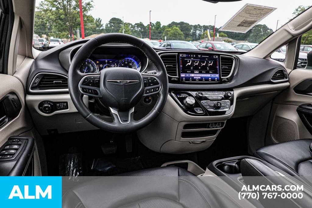 Used 2023 Chrysler Pacifica Touring-L FWD image 29