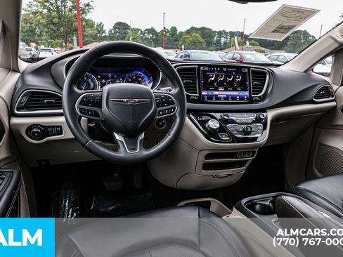 Used 2023 Chrysler Pacifica Touring-L FWD image 29