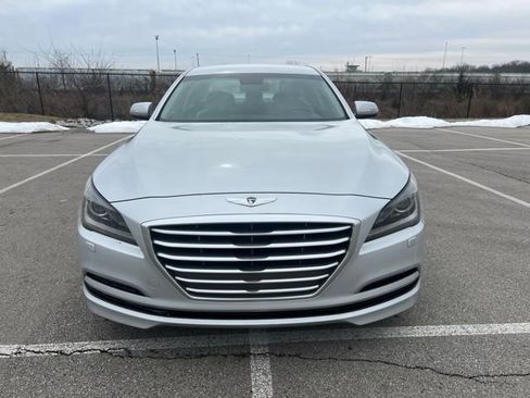Used 2015 Hyundai Genesis 3.8 image 2