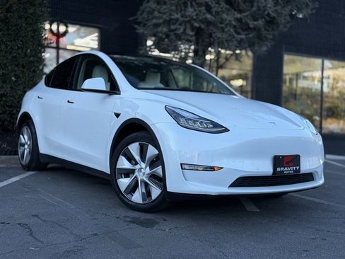 Used 2021 Tesla Model Y Long Range image 8