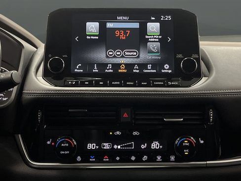 Used 2023 Nissan Rogue SL w/ SL Premium Package image 9