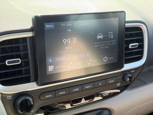 Used 2025 Hyundai Venue SEL FWD image 9