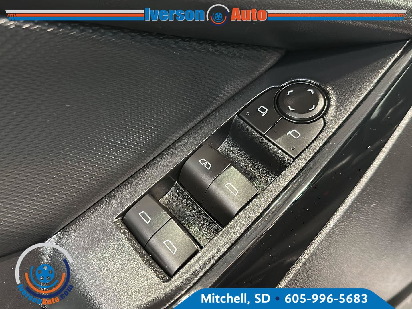 Used 2026 Chevrolet Equinox LT AWD/4WD image 14