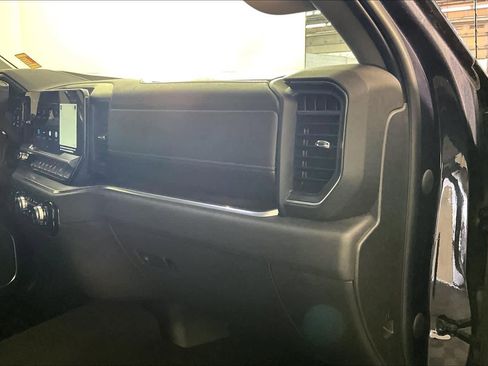 Used 2022 GMC Sierra 1500 SLT w/ X31 Off-Road Package AWD/4WD image 18