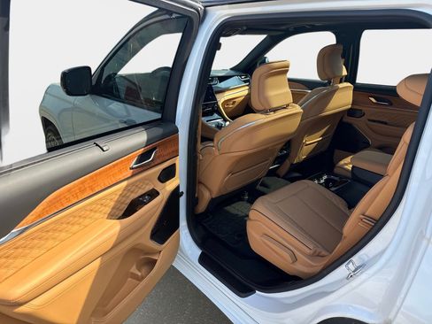 Used 2025 Jeep Grand Cherokee L Summit AWD/4WD image 11