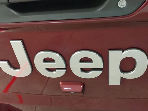 Used 2022 Jeep Gladiator Overland w/ LED Lighting Group AWD/4WD image 34