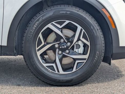Certified 2024 Kia Sportage LX image 11