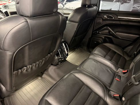 Used 2013 Porsche Cayenne Turbo AWD/4WD image 4