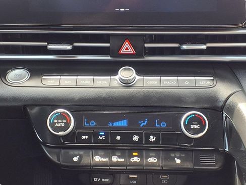 Used 2024 Hyundai Elantra SEL w/ Convenience Package FWD image 9