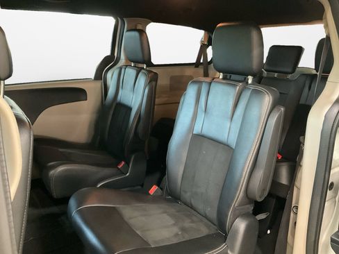 Used 2019 Dodge Grand Caravan SXT FWD image 13