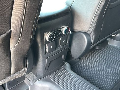 Used 2023 Ford Explorer XLT AWD/4WD image 30