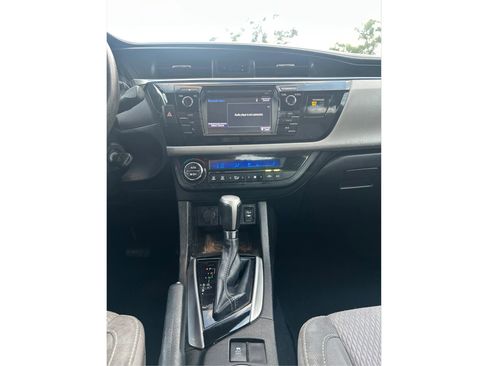 Used 2015 Toyota Corolla LE image 18