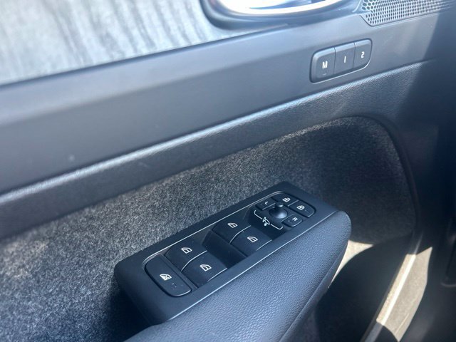 Used 2025 Volvo XC40 B5 Plus w/ Protection Package Premier AWD/4WD image 20