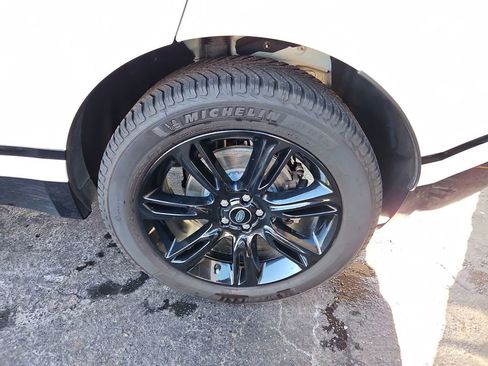 Used 2023 Land Rover Range Rover Velar R-Dynamic S image 6