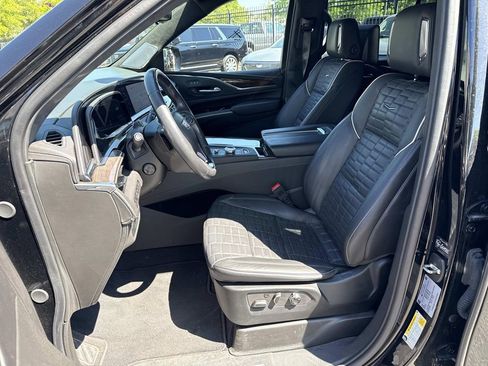 Used 2023 Cadillac Escalade Sport Platinum w/ LPO, ONYX Package AWD/4WD image 5
