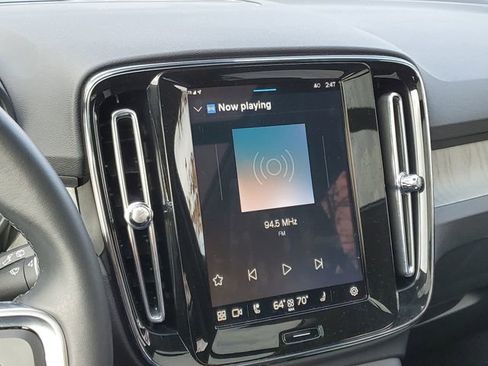 Used 2025 Volvo XC40 B5 Core image 13