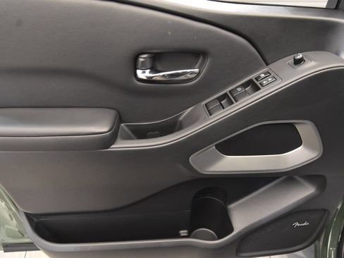 Used 2025 Nissan Frontier SV w/ SV Convenience Package image 13