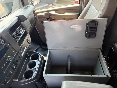 Used 2013 Chevrolet Express 2500 RWD image 29