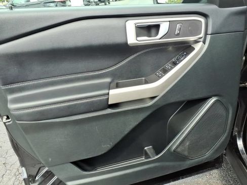 Used 2023 Ford Explorer XLT AWD/4WD image 15