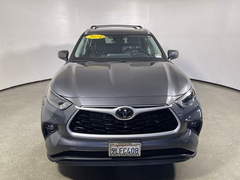 Certified 2024 Toyota Highlander XLE image 8